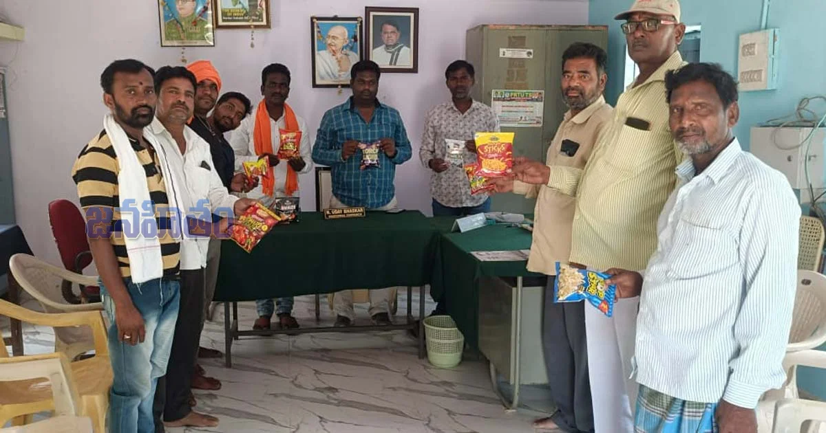 పిల్లల ఆరోగ్యం ప్రమాదంలోనా?.. ప్యాకెట్ ఫుడ్‌పై సర్పంచ్ హెచ్చరిక