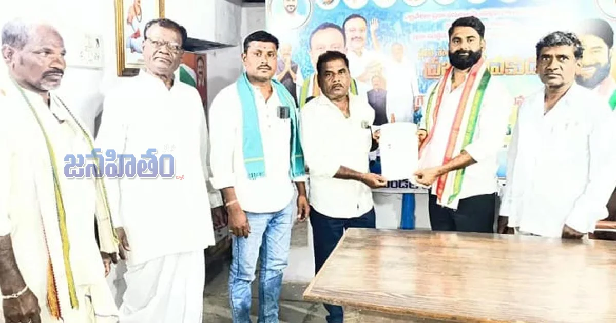 ఆపదలో అండగా ప్రభుత్వం - సీఎంఆర్ఎఫ్ చెక్కుల పంపిణీ