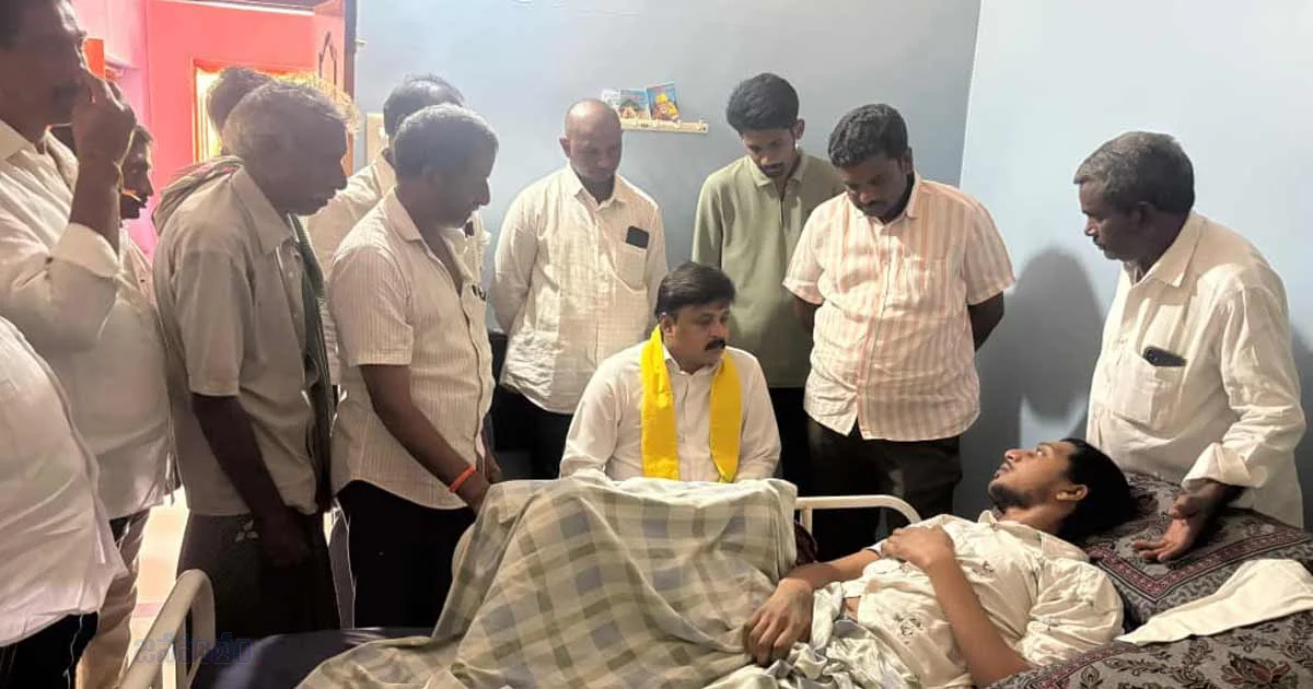 గారపాటి రోహిత్ ను పరామర్శించిన  ఎమ్మెల్యే సొంగ రోషన్ కుమార్