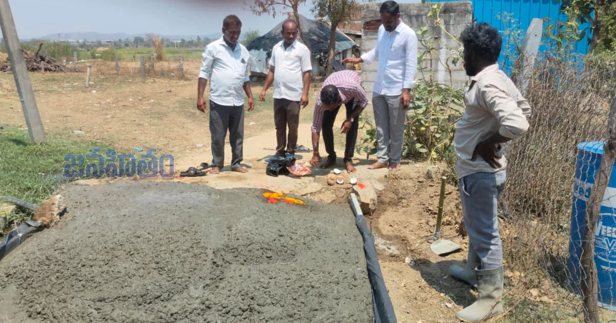 MGNREGS నిధులతో పోతంశెట్టిపల్లిలో సిసి రోడ్ల నిర్మాణానికి శ్రీకారం
