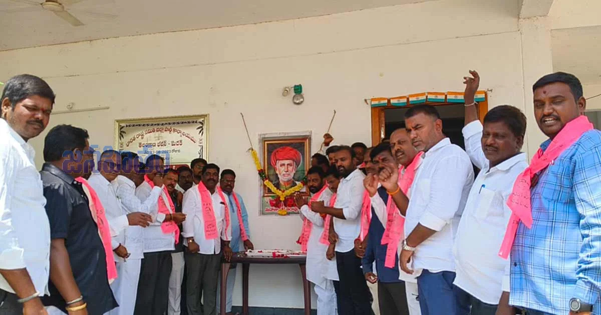 అణగారిన వర్గాల అభ్యున్నతికి కృషి చేసిన మహనీయుడు పూలే