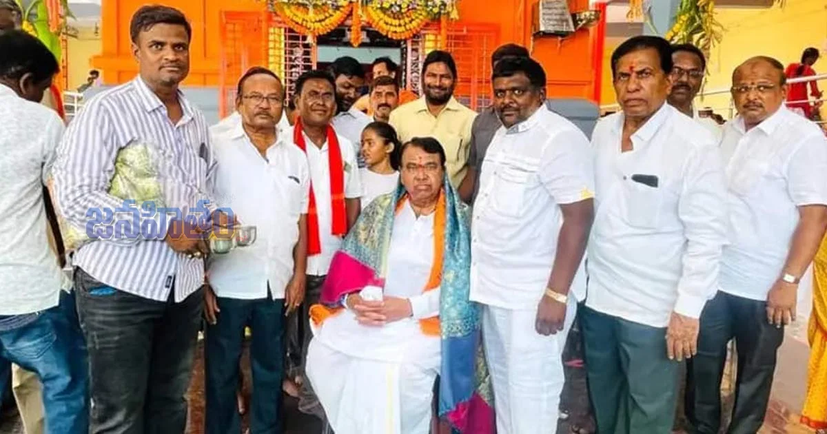 పెద్ద హనుమాన్ మందిరంలో ఎమ్మెల్యే పోచారం పూజలు.. భక్తి సందడి