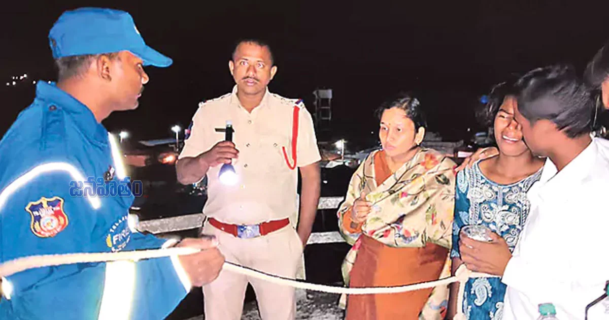 కామారెడ్డిలో విద్యార్థిని ట్యాంకుపైకి ఎక్కి ఆత్మహత్యాయత్నం – సబ్‌కలెక్టర్ కాపాడ…