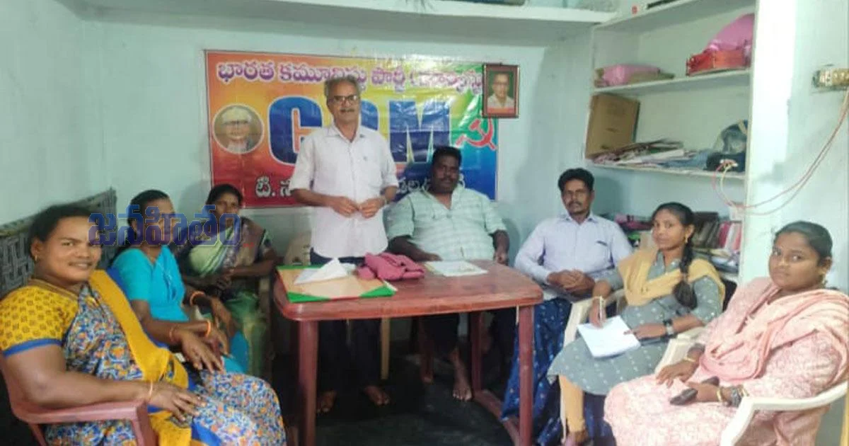 ​ రోడ్ల కష్టాలు తీర్చాలి సిపిఎం డిమాండ్